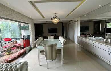 Imagem: O apartamento possui 3 Dormitórios, 5 Banheiros, 2 Vagas na