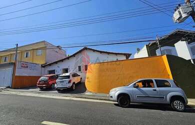 Imagem: O depósito possui 3 Vagas na garagem e 162m² de Área e está