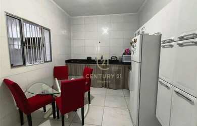 Imagem: A casa possui 2 Dormitórios, 1 Banheiro, 2 Vagas na garagem