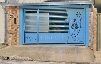 Imagem: A casa possui 3 Dormitórios, 1 Banheiro, 2 Vagas na garagem