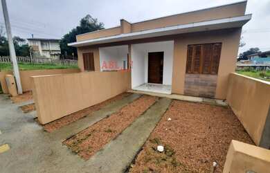 Imagem: A casa possui 2 Dormitórios, 1 Banheiro, 1 Vaga na garagem