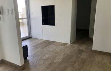 Imagem: O apartamento possui 1 Dormitório, 1 Banheiro, 2 Vagas na garagem