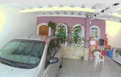 Imagem: A casa possui 2 Dormitórios, 2 Banheiros, 2 Vagas na garagem