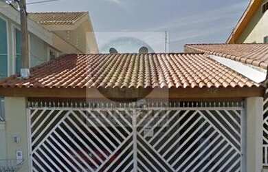 Imagem: A casa possui 3 Dormitórios, 1 Banheiro, 1 Vaga na garagem