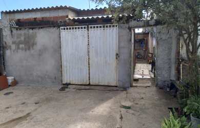 Imagem: A casa possui 2 Dormitórios, 1 Banheiro, 1 Vaga na garagem