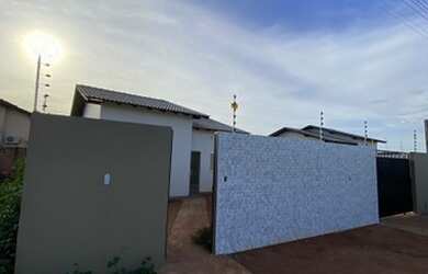 Imagem: A casa possui 2 Dormitórios, 2 Banheiros, 1 Vaga na garagem