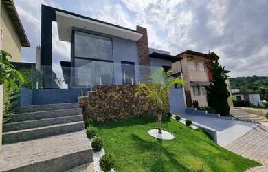 Imagem: A casa em condomínio possui 3 Dormitórios, 4 Banheiros, 2