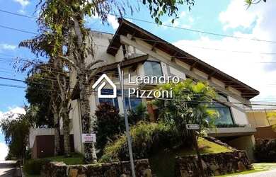 Imagem: A casa possui 3 Dormitórios, 4 Banheiros, 4 Vagas na garagem