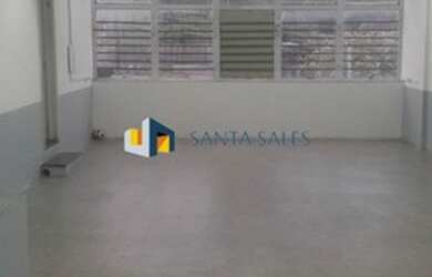 Imagem: O depósito possui 2 Vagas na garagem, 220m² de Área e está