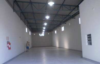 Imagem: O depósito possui 5 Vagas na garagem, 10m² de Área e está