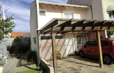 Imagem: A casa possui 3 Dormitórios, 3 Banheiros, 2 Vagas na garagem