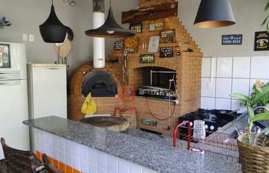 Imagem: A casa em condomínio possui 4 Dormitórios, 2 Banheiros, 4