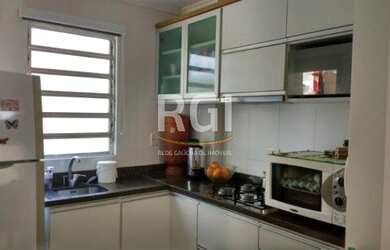 Imagem: O apartamento possui 3 Dormitórios, 1 Banheiro, 1 Vaga na garagem