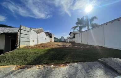 Imagem: O terreno possui 258m² de Área e está localizado em Ariribá