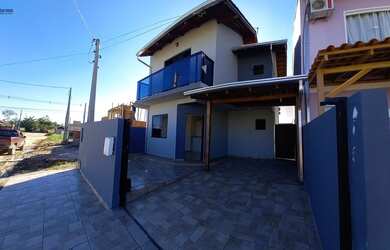 Imagem: A casa possui 2 Dormitórios, 2 Banheiros, 1 Vaga na garagem