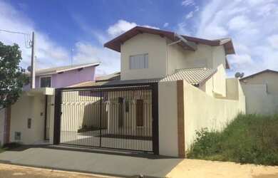 Imagem: A casa possui 2 Dormitórios, 2 Banheiros e 98m² de Área e