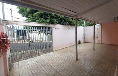 Imagem: A casa possui 2 Dormitórios, 1 Banheiro, 3 Vagas na garagem