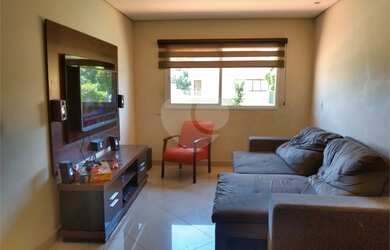 Imagem: A casa possui 3 Dormitórios, 2 Banheiros, 5 Vagas na garagem