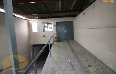 Imagem: A casa possui 5 Dormitórios, 3 Banheiros, 2 Vagas na garagem