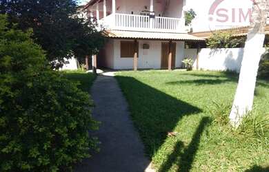 Imagem: A casa possui 3 Dormitórios, 1 Banheiro e 4 Vagas na garagem