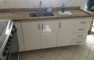 Imagem: O apartamento possui 3 Dormitórios, 1 Banheiro, 2 Vagas na