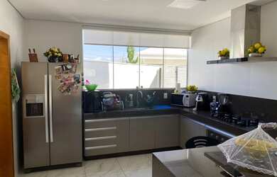 Imagem 12: Linda casa, 4 quartos, 2 su tes, piscina, 4 vagas, portaria 24 horas