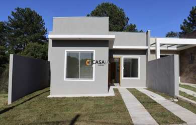 Imagem: A casa possui 3 Dormitórios, 1 Banheiro, 1 Vaga na garagem