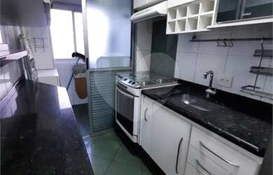 Imagem: O apartamento possui 2 Dormitórios, 1 Banheiro, 1 Vaga na garagem