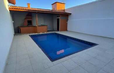 Imagem 2: Casa sozinha no lote. Piscina, Varanda, 203m² de Áreae2 Vagas na garagem