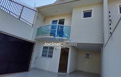 Imagem: A casa possui 3 Dormitórios, 2 Banheiros, 2 Vagas na garagem