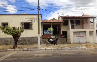 Imagem: A casa possui 5 Dormitórios, 3 Banheiros, 2 Vagas na garagem