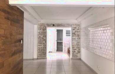 Imagem: O depósito possui 2 Vagas na garagem, 140m² de Área e está