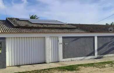Imagem: A casa possui 3 Dormitórios, 2 Banheiros, 4 Vagas na garagem