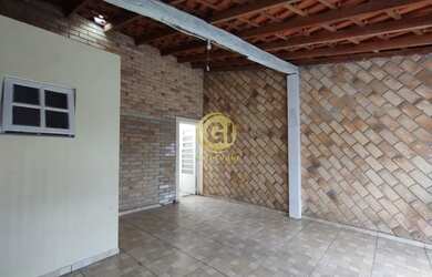 Imagem: A casa possui 2 Dormitórios, 2 Banheiros, 1 Vaga na garagem