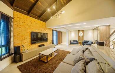 Imagem: A casa possui 3 Dormitórios, 4 Banheiros, 5 Vagas na garagem