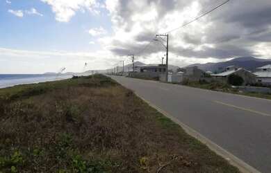Imagem: A casa possui 2 Dormitórios, 2 Banheiros, 5 Vagas na garagem