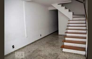 Imagem: A casa possui 3 Dormitórios, 3 Banheiros, 2 Vagas na garagem