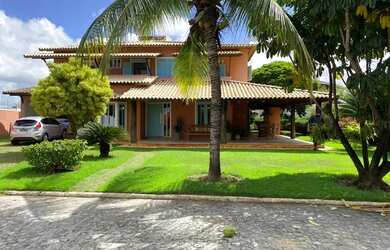 Imagem: A casa possui 5 Dormitórios, 5 Banheiros, 4 Vagas na garagem