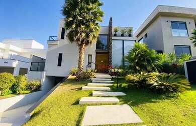 Imagem: A casa em condomínio possui 5 Dormitórios, 5 Banheiros, 5