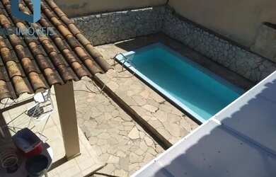 Imagem: A casa possui 5 Dormitórios, 4 Banheiros, 1 Vaga na garagem