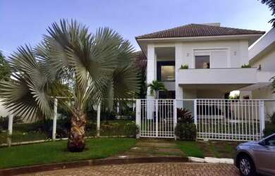 Imagem: A casa em condomínio possui 4 Dormitórios, 5 Banheiros, 3