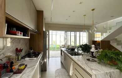 Imagem 5: Casa de condomínio para venda possui 230m² com 3 quartos no ALPHAVILLE...