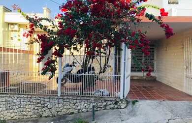 Imagem: A casa possui 2 Dormitórios, 2 Banheiros, 1 Vaga na garagem