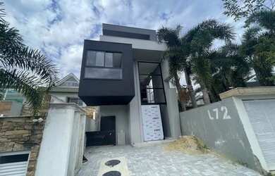 Imagem: A casa em condomínio possui 4 Dormitórios, 5 Banheiros, 2