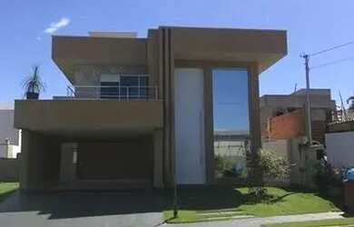 Imagem: A casa em condomínio possui 3 Dormitórios, 2 Banheiros, 4