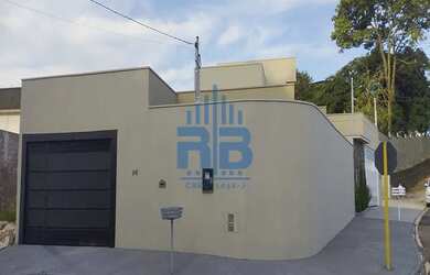 Imagem: A casa possui 2 Dormitórios, 1 Banheiro, 2 Vagas na garagem