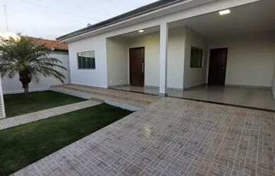 Imagem: A casa possui 5 Dormitórios, 4 Banheiros, 2 Vagas na garagem