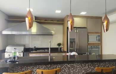 Imagem: A casa em condomínio possui 4 Dormitórios, 4 Banheiros, 4