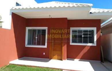 Imagem: A casa possui 3 Dormitórios, 1 Banheiro, 2 Vagas na garagem