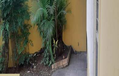 Imagem: A casa possui 3 Dormitórios, 2 Banheiros, 3 Vagas na garagem